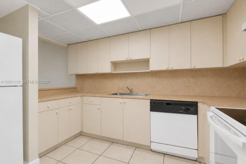 Купить кондоминиум в Хайалиа, Флорида 2 спальни, 96.15м2, № 2172975 - фото 3