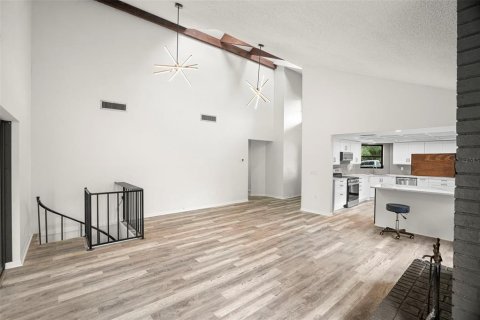 House in Clearwater, Florida 3 bedrooms, 196.49 sq.m. № 2157625 - photo 8