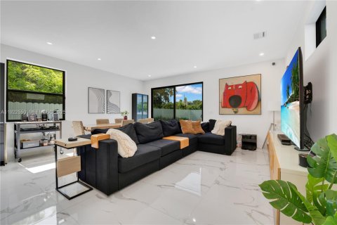 Villa ou maison à vendre à Miami, Floride: 4 chambres, 240.99 m2 № 1976686 - photo 6