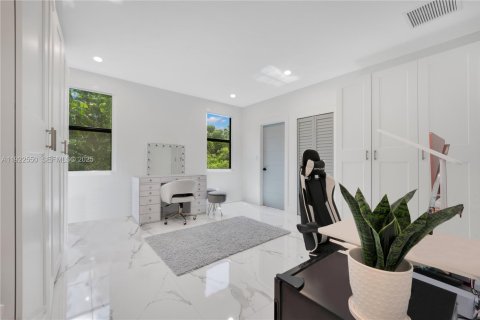 Villa ou maison à vendre à Miami, Floride: 4 chambres, 240.99 m2 № 1976686 - photo 26
