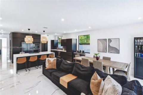 Villa ou maison à vendre à Miami, Floride: 4 chambres, 240.99 m2 № 1976686 - photo 3