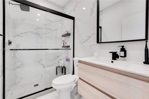 Villa ou maison à vendre à Miami, Floride: 4 chambres, 240.99 m2 № 1976686 - photo 20