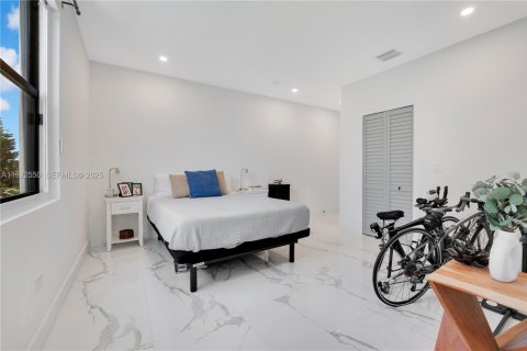 Villa ou maison à vendre à Miami, Floride: 4 chambres, 240.99 m2 № 1976686 - photo 28