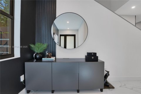 Villa ou maison à vendre à Miami, Floride: 4 chambres, 240.99 m2 № 1976686 - photo 17