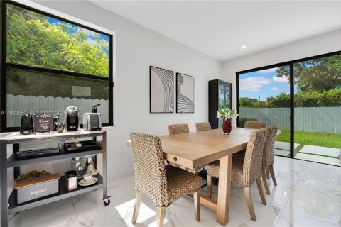 Villa ou maison à vendre à Miami, Floride: 4 chambres, 240.99 m2 № 1976686 - photo 9