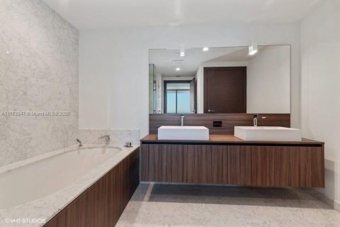 Condominio en venta en Miami, Florida, 3 dormitorios, 157.19 m2 № 1737974 - foto 9