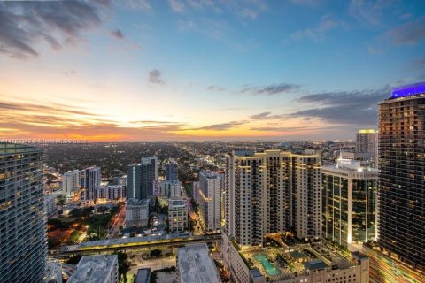 Condominio en venta en Miami, Florida, 3 dormitorios, 157.19 m2 № 1737974 - foto 1