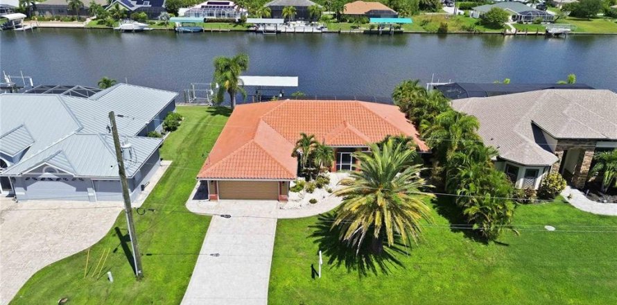 Villa ou maison à Port Charlotte, Floride 3 chambres, 170.85 m2 № 2329636