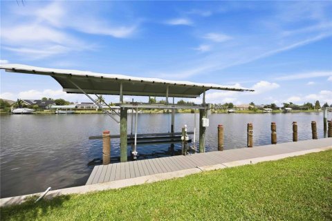 Villa ou maison à vendre à Port Charlotte, Floride: 3 chambres, 170.85 m2 № 2329636 - photo 3