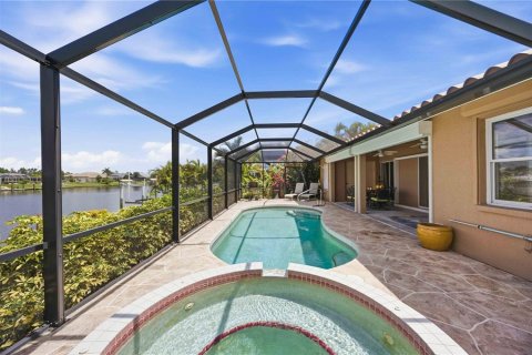 Villa ou maison à vendre à Port Charlotte, Floride: 3 chambres, 170.85 m2 № 2329636 - photo 2
