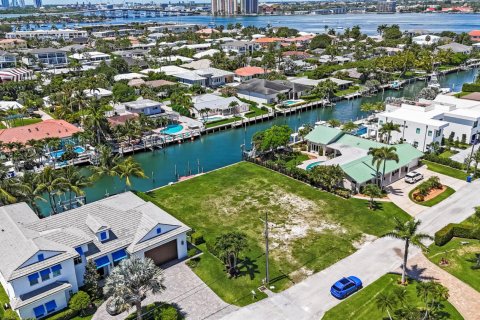 Commercial property in Riviera Beach, Florida № 2253548