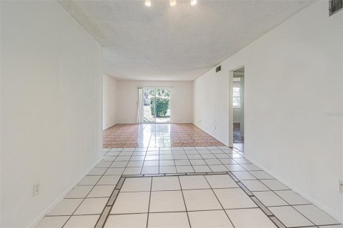 Copropriété à vendre à Tampa, Floride: 2 chambres, 105.72 m2 № 2211342 - photo 12