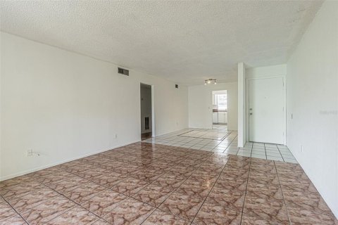 Copropriété à vendre à Tampa, Floride: 2 chambres, 105.72 m2 № 2211342 - photo 8