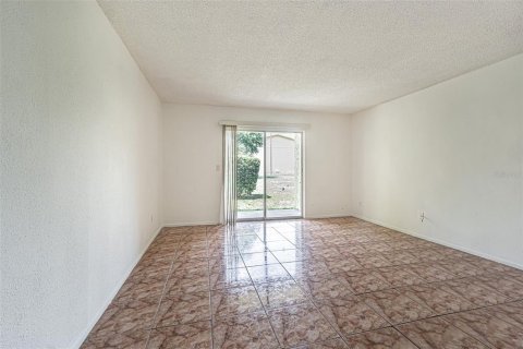 Copropriété à vendre à Tampa, Floride: 2 chambres, 105.72 m2 № 2211342 - photo 11