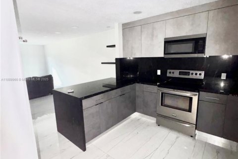 Снять в аренду кондоминиум в Дания-Бич, Флорида 2 спальни, 98.48м2, № 1943685 - фото 9