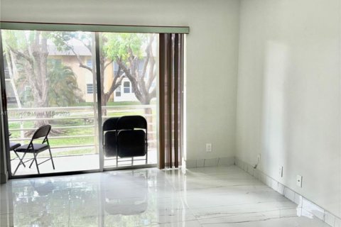 Снять в аренду кондоминиум в Дания-Бич, Флорида 2 спальни, 98.48м2, № 1943685 - фото 5