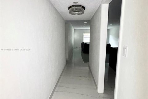 Снять в аренду кондоминиум в Дания-Бич, Флорида 2 спальни, 98.48м2, № 1943685 - фото 4