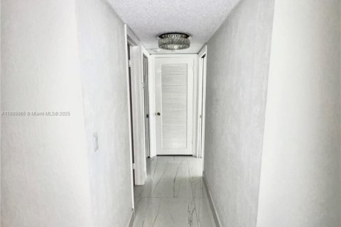 Снять в аренду кондоминиум в Дания-Бич, Флорида 2 спальни, 98.48м2, № 1943685 - фото 11