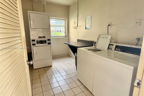 Снять в аренду кондоминиум в Дания-Бич, Флорида 2 спальни, 98.48м2, № 1943685 - фото 22