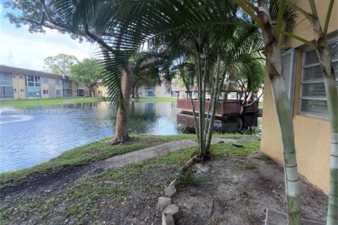 Снять в аренду кондоминиум в Дания-Бич, Флорида 2 спальни, 98.48м2, № 1943685 - фото 25