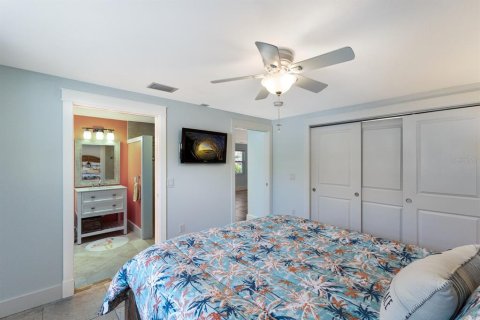 House in Holmes Beach, Florida 3 bedrooms, 136.57 sq.m. № 1718295 - photo 16