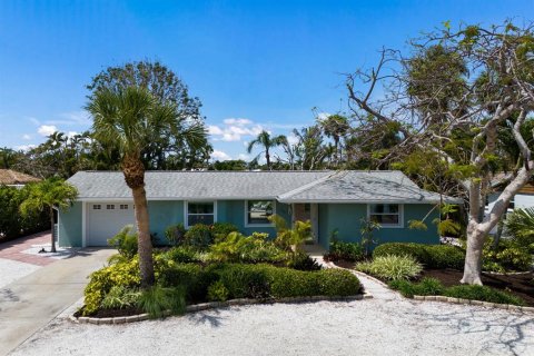 House in Holmes Beach, Florida 3 bedrooms, 136.57 sq.m. № 1718295 - photo 1