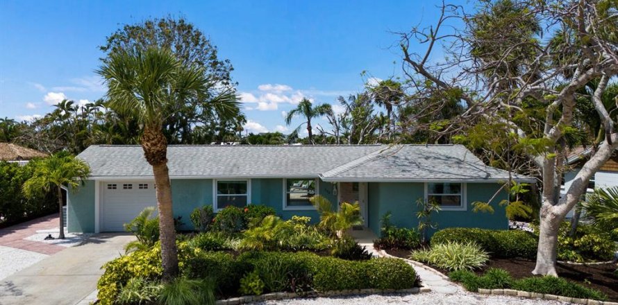 House in Holmes Beach, Florida 3 bedrooms, 136.57 sq.m. № 1718295