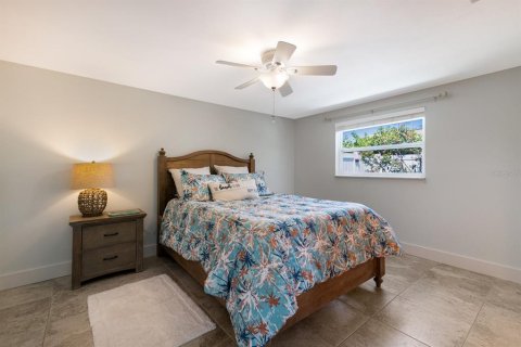 House in Holmes Beach, Florida 3 bedrooms, 136.57 sq.m. № 1718295 - photo 15
