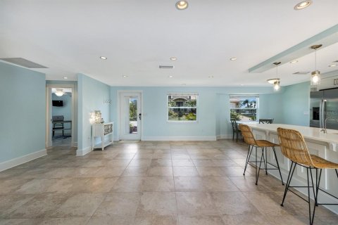 House in Holmes Beach, Florida 3 bedrooms, 136.57 sq.m. № 1718295 - photo 7