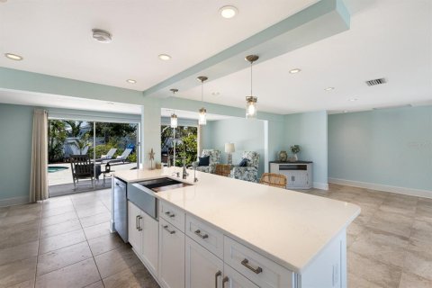 House in Holmes Beach, Florida 3 bedrooms, 136.57 sq.m. № 1718295 - photo 10