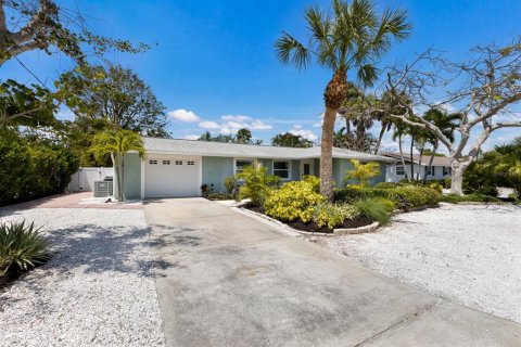 House in Holmes Beach, Florida 3 bedrooms, 136.57 sq.m. № 1718295 - photo 2