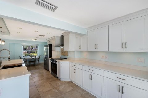 House in Holmes Beach, Florida 3 bedrooms, 136.57 sq.m. № 1718295 - photo 9