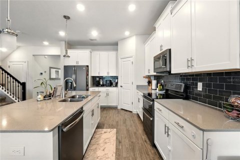 Casa en venta en Orlando, Florida, 5 dormitorios, 312.06 m2 № 1903609 - foto 23