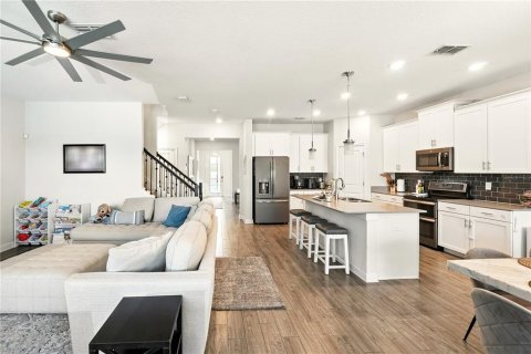 Casa en venta en Orlando, Florida, 5 dormitorios, 312.06 m2 № 1903609 - foto 18