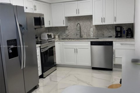 Copropriété à vendre à Aventura, Floride: 2 chambres, 109.72 m2 № 1783806 - photo 3