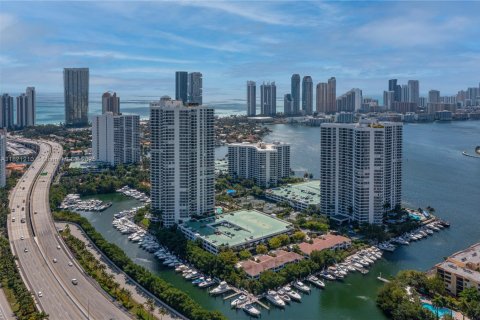 Copropriété à vendre à Aventura, Floride: 2 chambres, 109.72 m2 № 1783806 - photo 17
