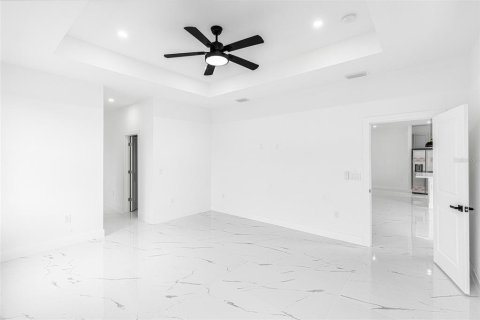 House in Cape Coral, Florida 3 bedrooms, 177.72 sq.m. № 1912092 - photo 18