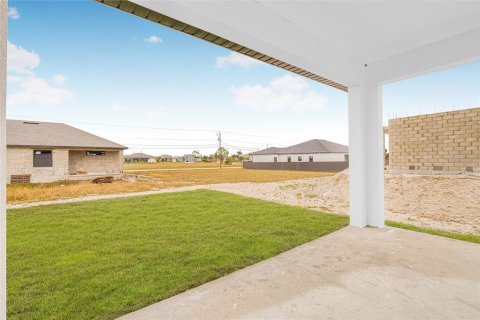 House in Cape Coral, Florida 3 bedrooms, 177.72 sq.m. № 1912092 - photo 24