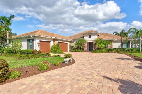 House in Bradenton, Florida 4 bedrooms, 420.66 sq.m. № 1734887 - photo 6