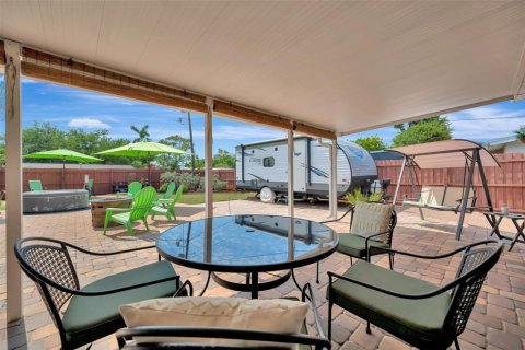 House in Bradenton, Florida 2 bedrooms, 124.58 sq.m. № 2101131 - photo 8