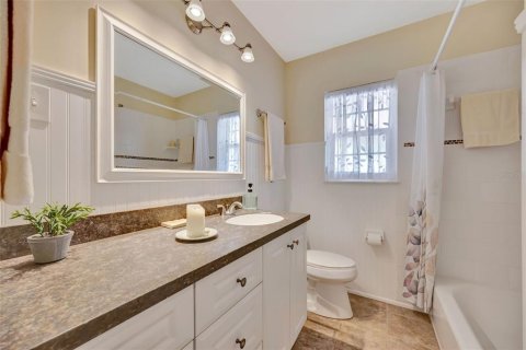House in Bradenton, Florida 2 bedrooms, 124.58 sq.m. № 2101131 - photo 16
