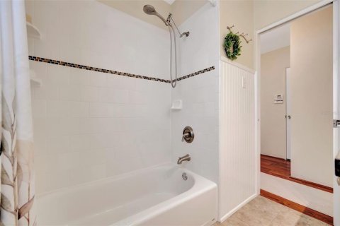 House in Bradenton, Florida 2 bedrooms, 124.58 sq.m. № 2101131 - photo 17