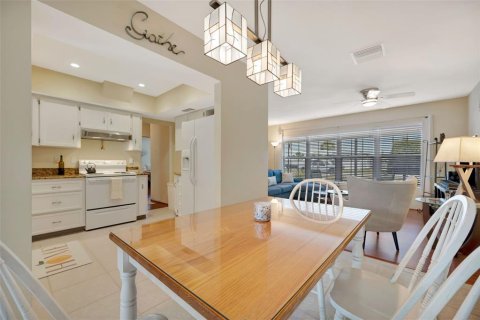House in Bradenton, Florida 2 bedrooms, 124.58 sq.m. № 2101131 - photo 5