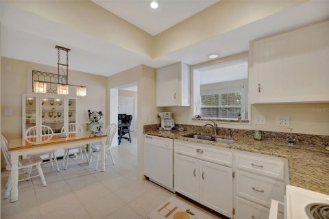 House in Bradenton, Florida 2 bedrooms, 124.58 sq.m. № 2101131 - photo 3