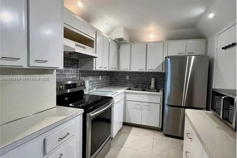 Copropriété à louer à Miami, Floride: 2 chambres, 122.63 m2 № 1995730 - photo 11