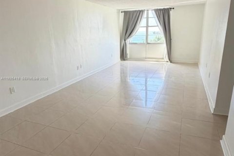 Copropriété à louer à Miami, Floride: 2 chambres, 122.63 m2 № 1995730 - photo 16