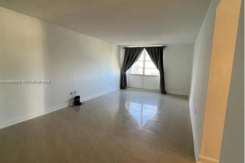 Copropriété à louer à Miami, Floride: 2 chambres, 122.63 m2 № 1995730 - photo 3