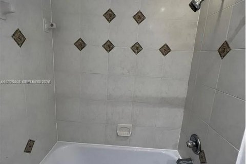 Copropriété à louer à Miami, Floride: 2 chambres, 122.63 m2 № 1995730 - photo 10