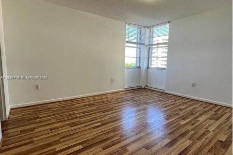 Copropriété à louer à Miami, Floride: 2 chambres, 122.63 m2 № 1995730 - photo 7