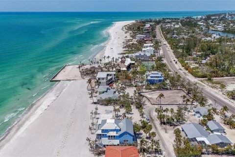 House in Longboat Key, Florida 5 bedrooms, 457.54 sq.m. № 1723344 - photo 11